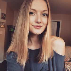 Meet your Posher, Alexis